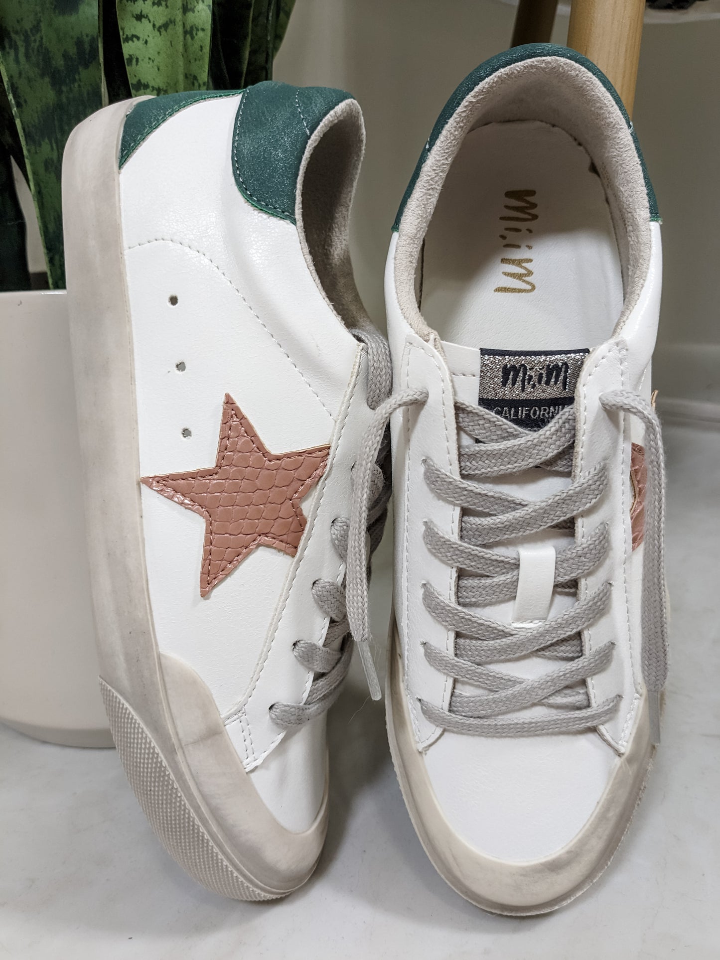 Star Of The Show || White