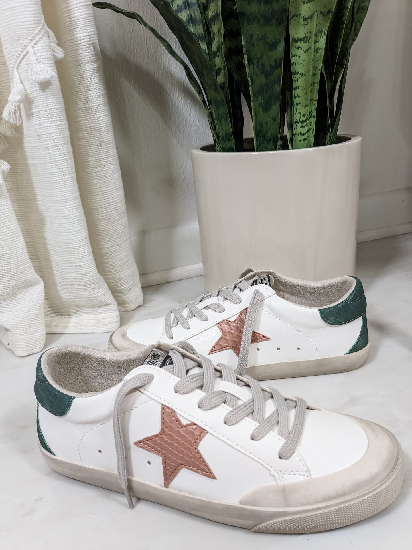 Star Of The Show || White