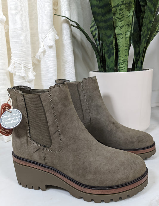 MIA Round Toe Boots