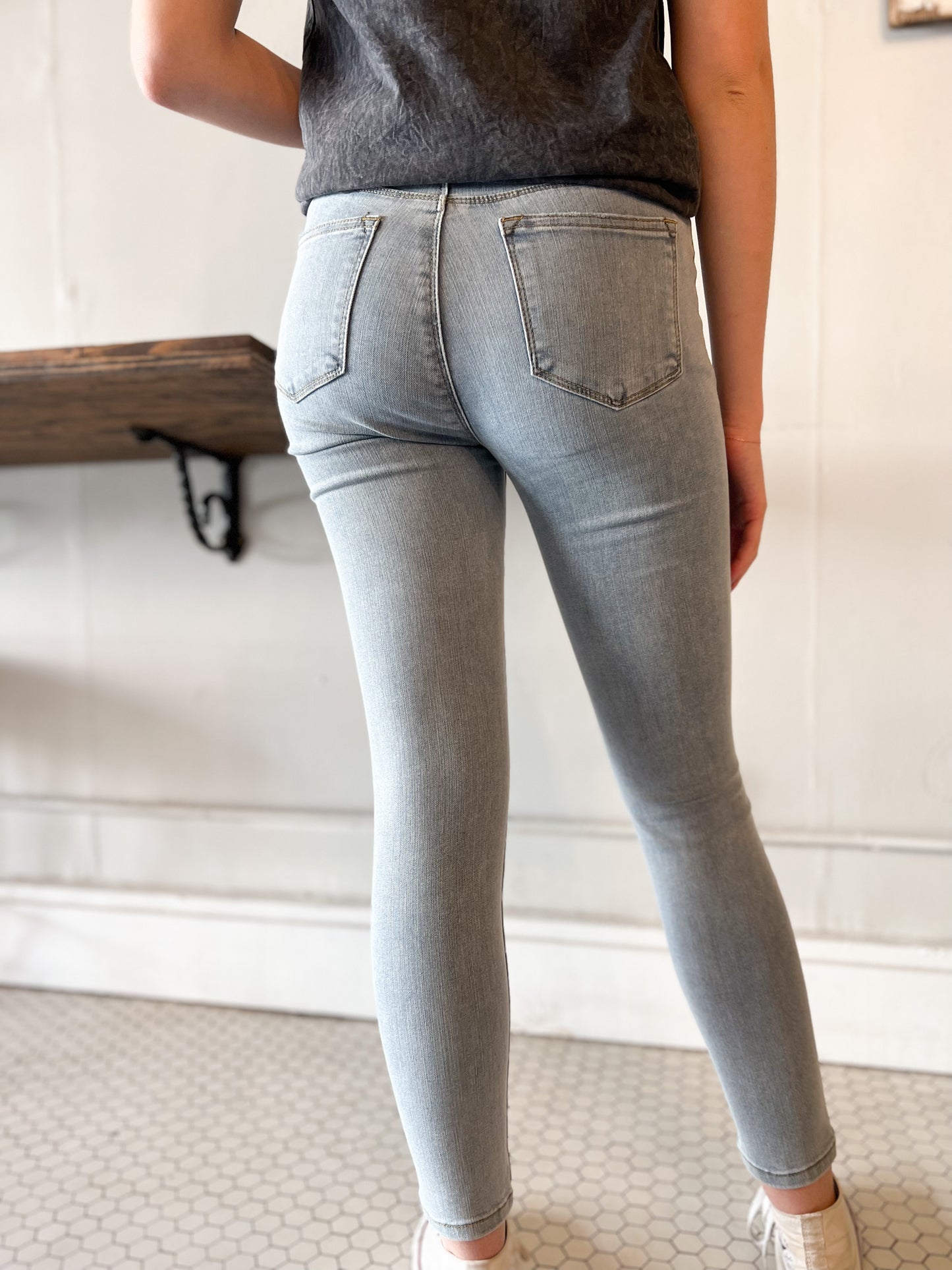 CURVY/REG DOORBUSTER PULL ON JEANS