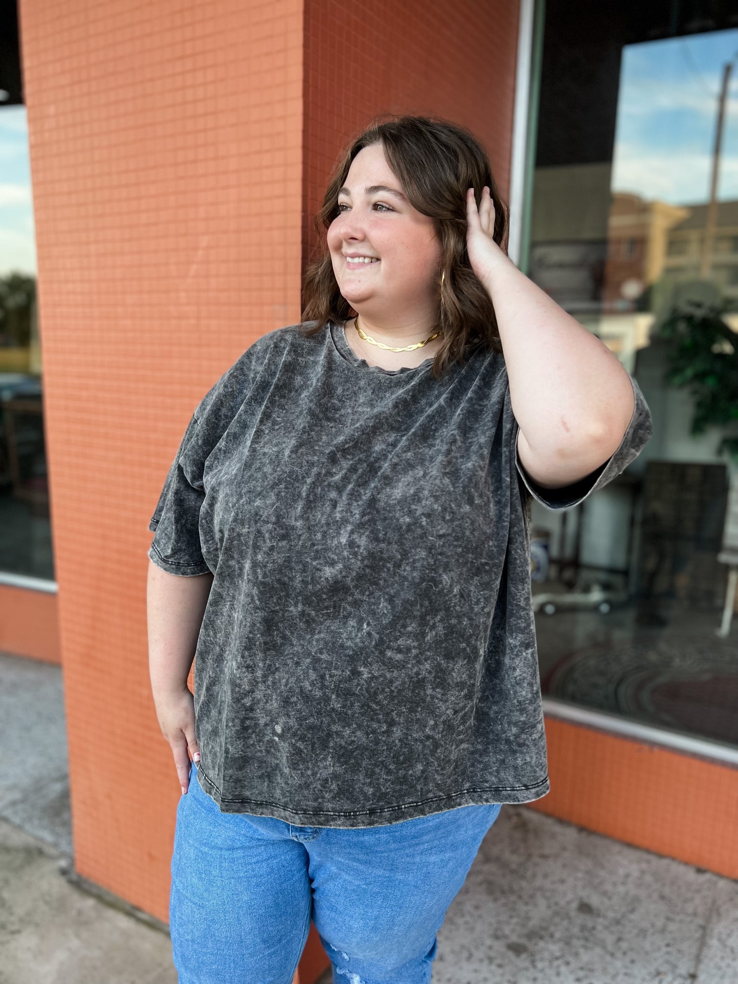 CURVY/REG DOORBUSTER Mineral Wash Boyfriend Tee